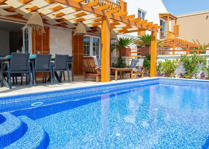 Blue, Lavanta, Βίλα