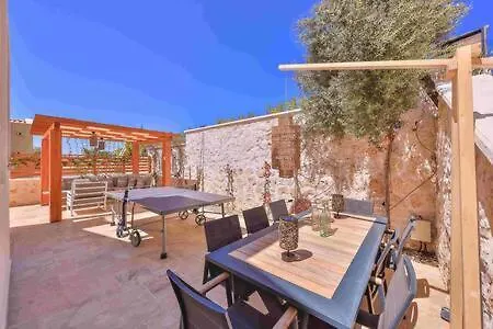 Blue, Lavanta, Βίλα Καλκάν