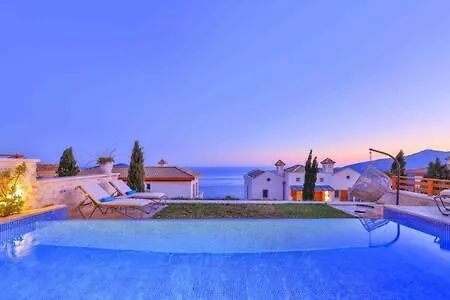 Blue, Lavanta, Βίλα *